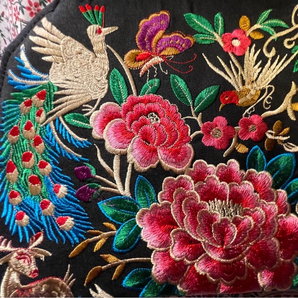 PRICE DROP Beautiful Embroidered Handbag 💐 - Picture 1 of 12